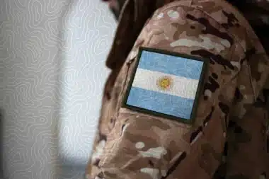 34 soldats condamnés définitivement pour crimes contre l'humanité figuraient encore dans les rangs de l'armée, les procureurs ont dû intervenir