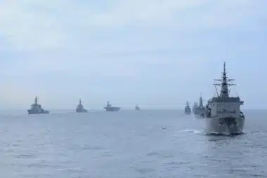 Les États-Unis affirment pouvoir déminer le détroit d'Hormuz : les analystes navals n'y croient pas du tout