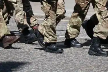 Mauvaise nouvelle pour les jeunes : le gouvernement impose le retour du service militaire, ceux qui refusent paieront une amende