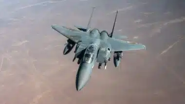 L'armée américaine a construit une piste d'atterrissage secrète en plein Iran pour sauver un pilote de F-15 : les Marines reproduisent l'opération dans le désert