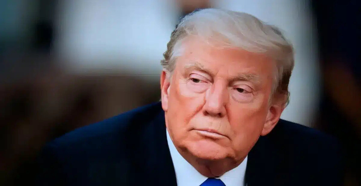 La marine américaine ouvre le feu sur le cargo iranien « Touska » dans le détroit d'Ormuz et en prend le contrôle : l'Iran promet une riposte imminente