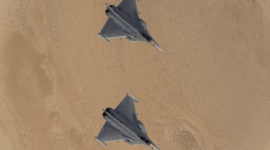 Déployée aux Émirats arabes unis, la base aérienne 104 joue un rôle central dans le dispositif militaire français au Moyen-Orient. Entre défense aérienne, coopération régionale et projection de puissance, les aviateurs français ont intensifié leurs opérations face à la montée des tensions. Defense.gouv