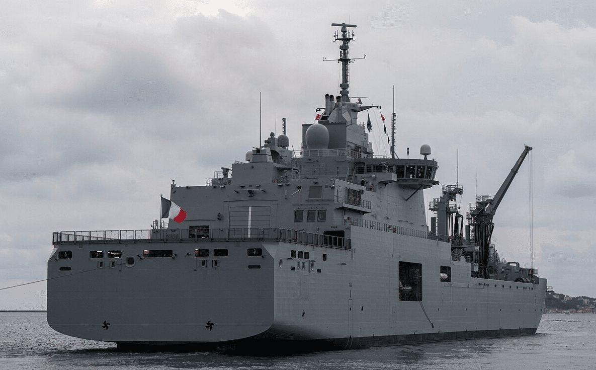 La Marine nationale a admis au service actif le Jacques Stosskopf, un nouveau bâtiment ravitailleur de forces capable de soutenir les opérations navales françaises sur les théâtres sensibles, notamment au Moyen-Orient. Wikipedia