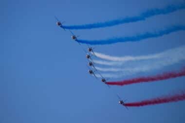 À l’occasion du 250e anniversaire de l’indépendance américaine, l’Armée de l’Air et de l’Espace participera à Mission Liberté 250 avec la Patrouille de France. Une opération symbolique entre mémoire, coopération militaire et rayonnement aéronautique. Wikipedia