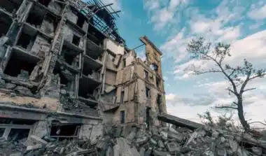 « Arrache-le » : à 12 ans, un garçon ukrainien désarme un drone russe à mains nues pour protéger sa famille, les démineurs n'en reviennent pas
