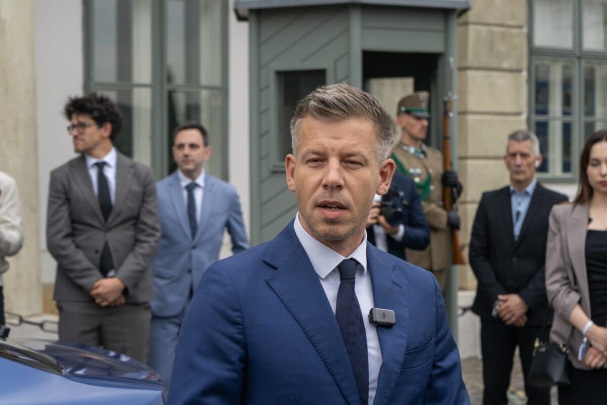 hongrie-abandonne-protection-fugitifs-internationaux-ex-ministre-polonais