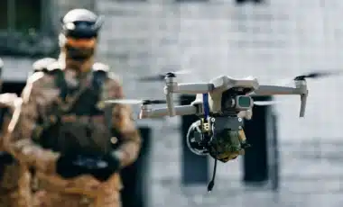 Pourquoi la France confie désormais sa lutte anti-drones à des entreprises privées alors que les incursions se multiplient depuis 2024