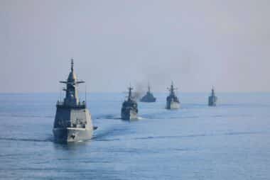 Navire américain ciblé par des missiles iraniens, les États-Unis récuse ce scénario