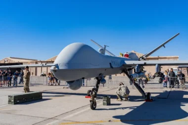 Catapultes américaines, fusils allemands, munitions israéliennes : un rapport révèle que l'armée française ne fabrique presque plus ce qu'elle utilise au combat