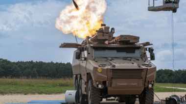 Le 120MC développé par Thales pourrait enrichir les capacités d’appui-feu de l’armée de Terre. Mobile, rapide à déployer et conçu pour survivre sur un champ de bataille saturé de drones, ce nouveau mortier de 120 mm a récemment été évalué en France. Defense.gouv