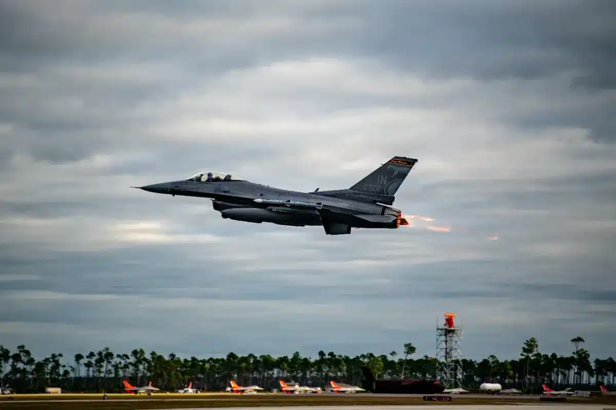 La Belgique veut donner tous ses F-16 à l'Ukraine d'ici 2030 : « on n'en aura plus besoin », assure la Défense