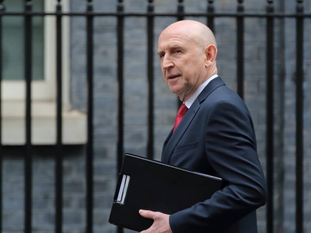 Démission fracassante de John Healey : le ministre britannique de la Défense claque la porte