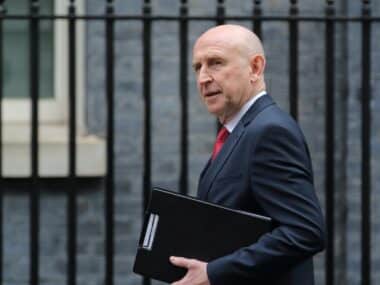 Démission fracassante de John Healey : le ministre britannique de la Défense claque la porte