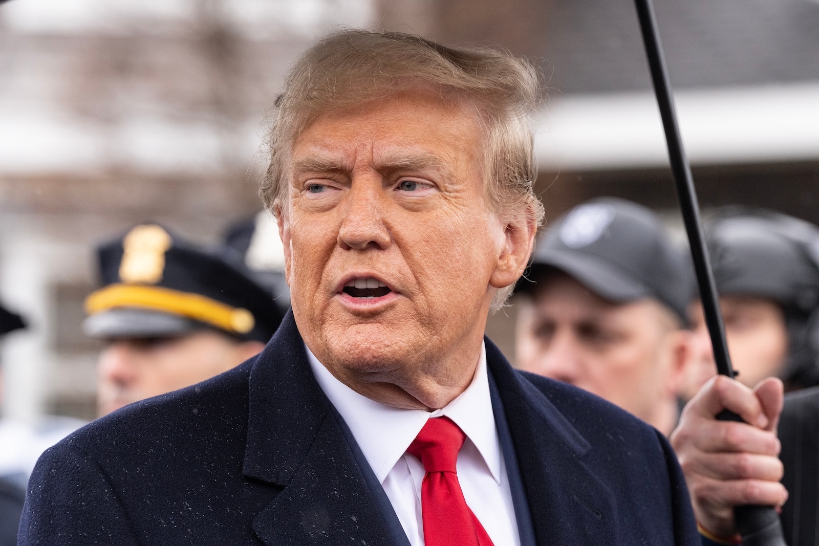 Donald Trump menace de frapper l'Iran "très fort" et de s'emparer de sites pétroliers