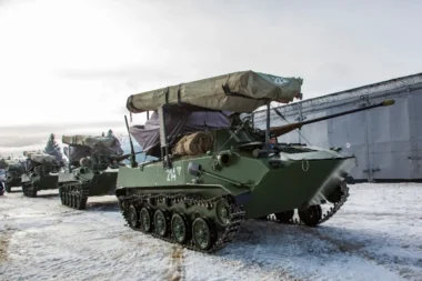 De 6 800 chars à moins de 900 en 4 ans : comment la Russie a brûlé son arsenal blindé en Ukraine sans que personne n'anticipe l'ampleur du désastre
