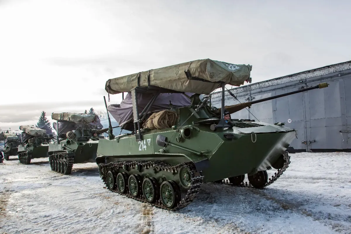 De 6 800 chars à moins de 900 en 4 ans : comment la Russie a brûlé son arsenal blindé en Ukraine sans que personne n'anticipe l'ampleur du désastre
