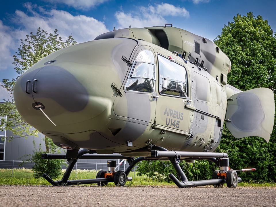 airbus-u145-helicoptere-pilote