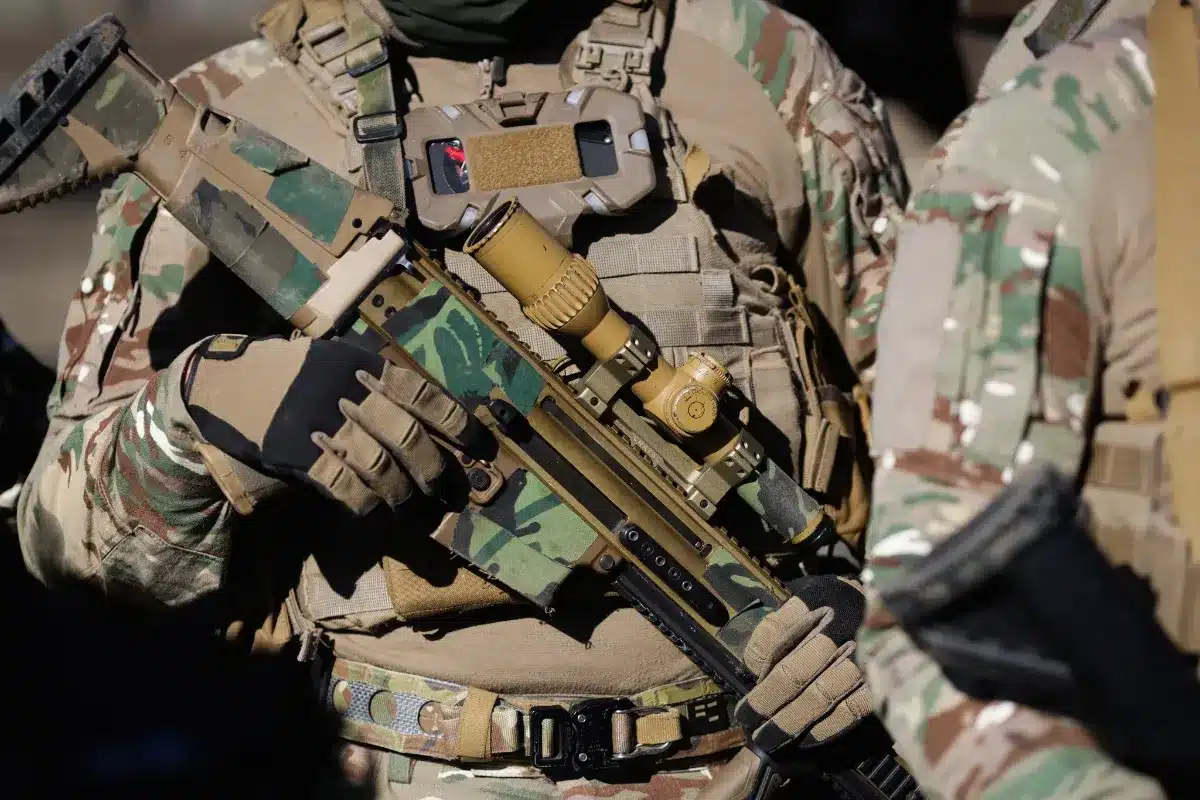 Pourquoi de plus en plus de jeunes se battent pour entrer au service militaire volontaire alors que personne n'y est obligé