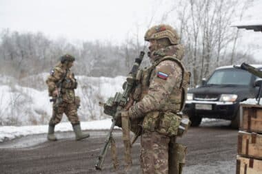 Guerre en Ukraine : pourquoi l'armée russe utilise-t-elle un camouflage zèbre ?