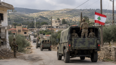 Au Liban, le déploiement de l’armée dans les premières zones pilotes doit accompagner le retrait israélien et restaurer l’autorité de l’État dans le Sud. ChatGPT