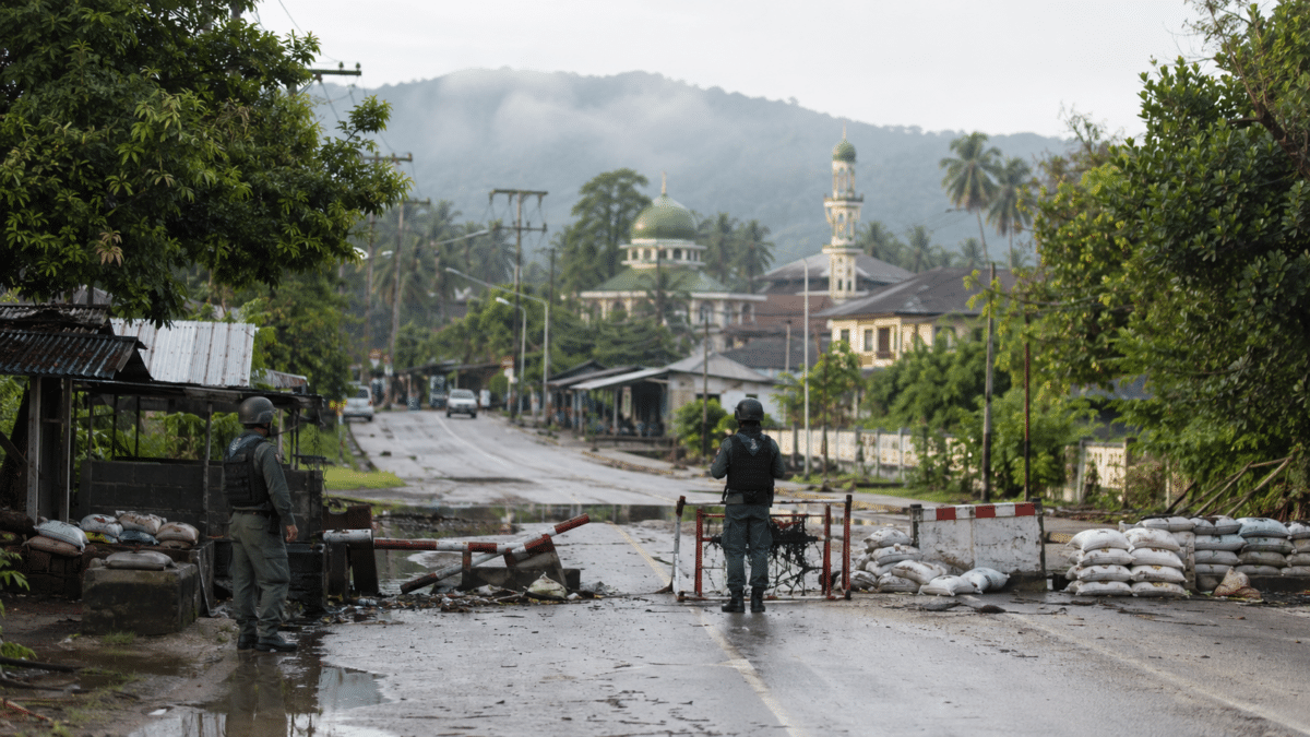 Cinq rangers paramilitaires ont été tués lors d’une attaque à Narathiwat, dans le sud de la Thaïlande, où le conflit séparatiste persiste. ChatGPT