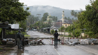 Cinq rangers paramilitaires ont été tués lors d’une attaque à Narathiwat, dans le sud de la Thaïlande, où le conflit séparatiste persiste. ChatGPT