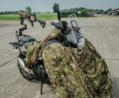 TR Equipement dévoile une moto tactique équipée d’une FN Evolys, un concept de mobilité armée inspiré des retours du front ukrainien. TR Equipement
