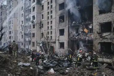 Cinq civils tués dans un bus en Russie : l'attaque qui frappe aussi aux portes de Moscou, « attaque inhumaine et ignoble »