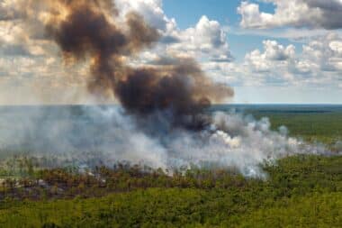 Incendies dans le sud : 900 pompiers et 6 aéronefs déployés face à des feux d'intensité inédite