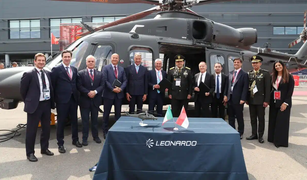 Quatre ans après avoir commandé des Rafale, l'Indonésie surprend tout le monde : elle confie 12 chasseurs légers à l'italien Leonardo plutôt qu'à la France