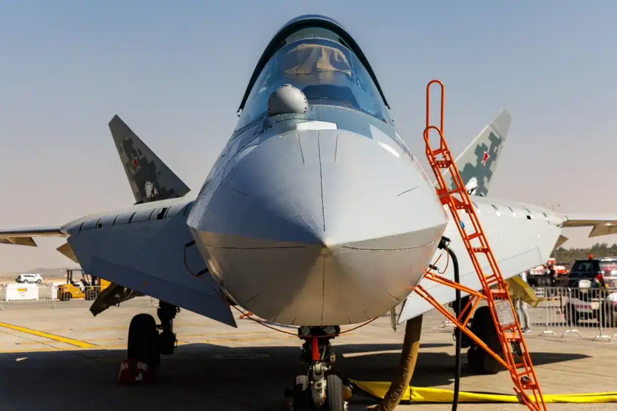 Poutine dévoile le Yak-130M, l'avion d'entraînement transformé en chasseur antidrones