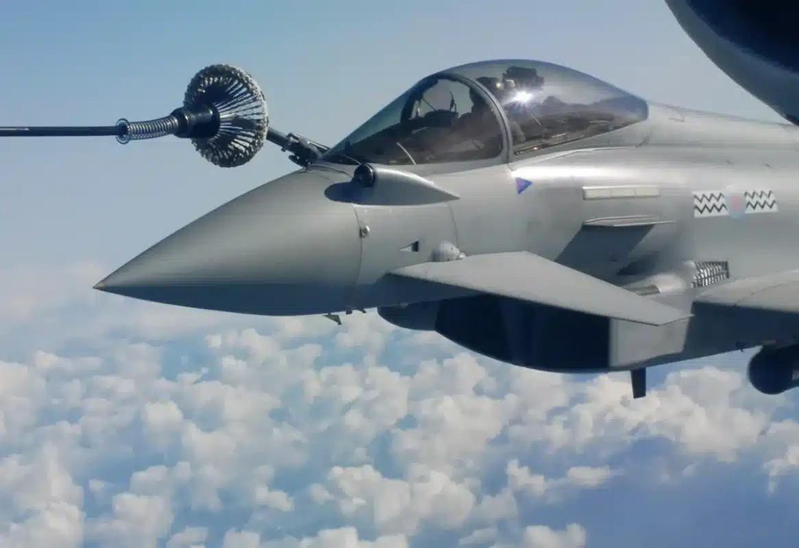 Deux Rafale nucléaires ravitaillés en vol au-dessus de l'Allemagne : ce geste militaire entre Paris et Berlin est incroyable
