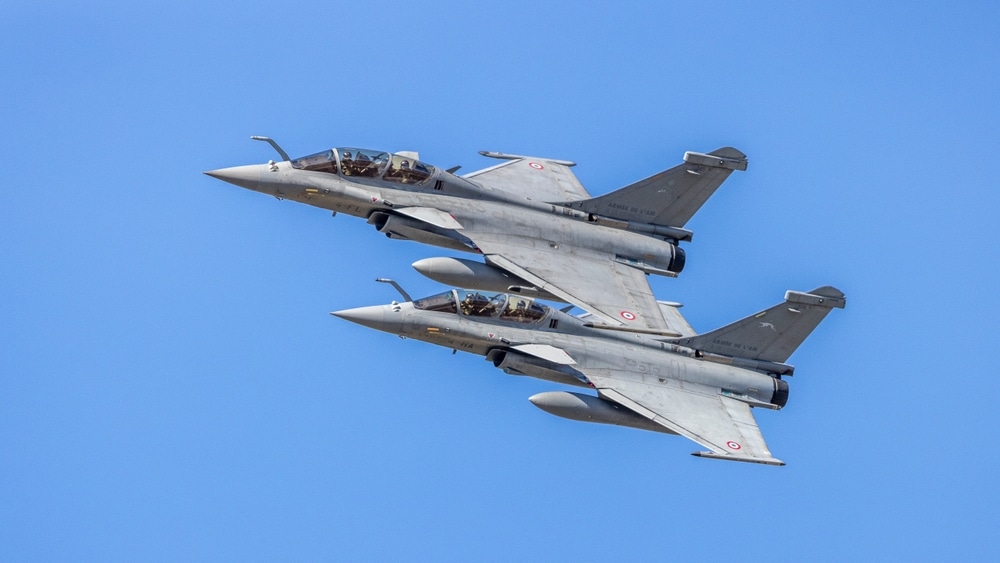 Rafale M F4 : la nouvelle configuration permet d'embarquer deux bombes de 1000 kg