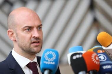 Cyberattaques russes : la France va convoquer l'ambassadeur de Russie