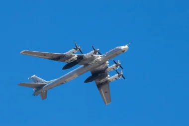 Des images satellite confirme un combat entre un drone ukrainien et un Tu-95 russe