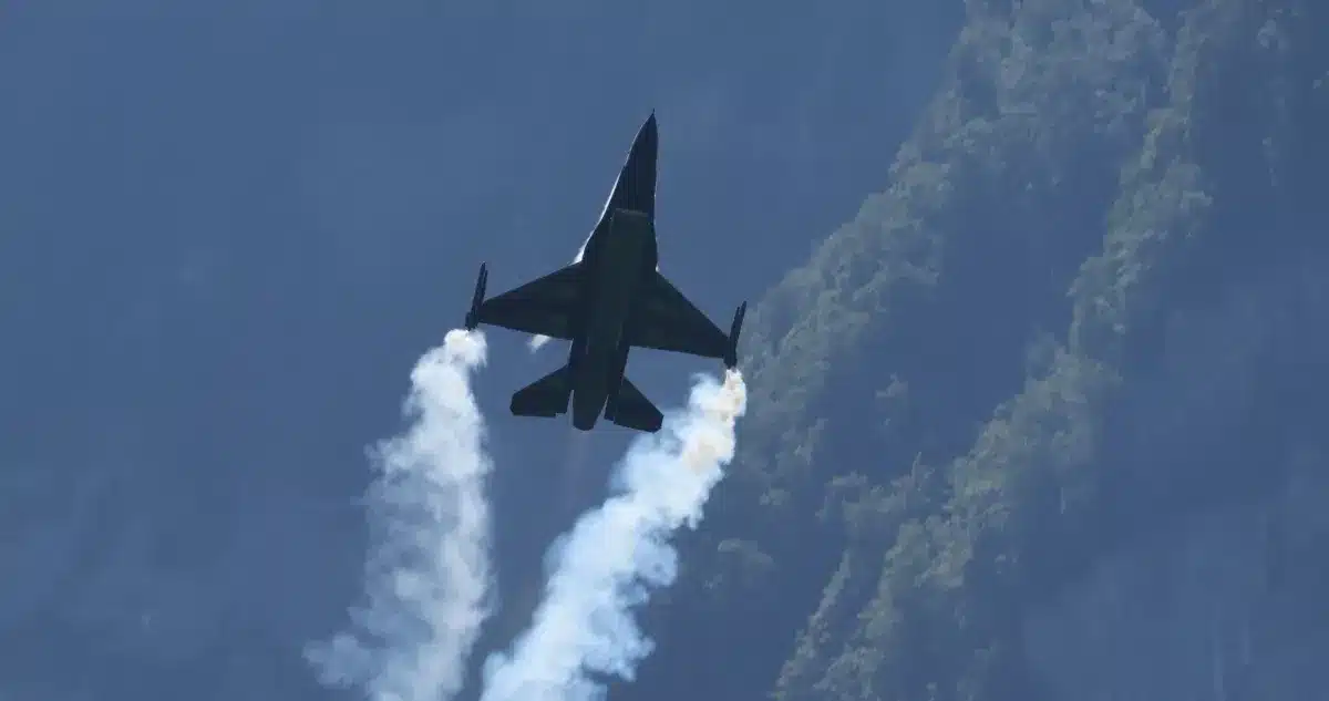 Un F-16 ukrainien remporte sa première victoire air-air confirmée face à un chasseur russe
