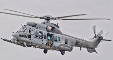 Le Maroc a commandé 532,1 millions d’euros d’armement français en 2025. Un record porté par l’acquisition de dix hélicoptères Caracal. Wikipedia