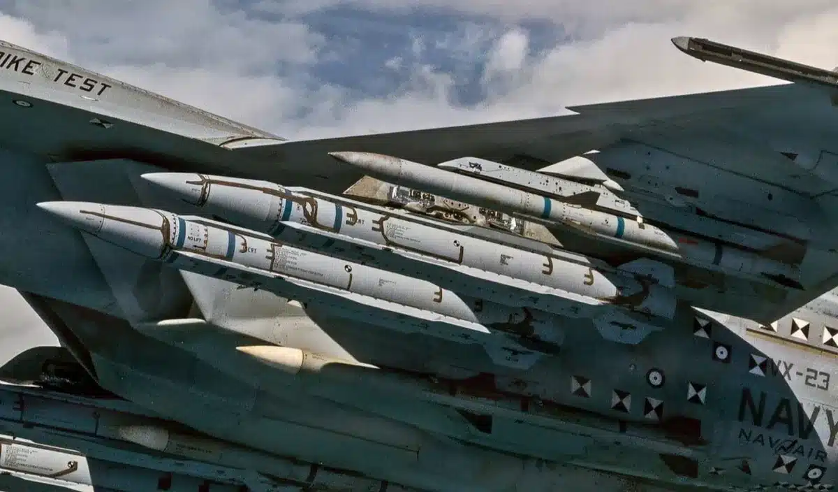 L'US Navy dévoile un missile air-air de 460 km de portée : pourquoi les pilotes chinois devraient s'inquiéter du nom « Malice »