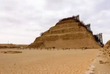Les archéologues soutiennent que les anciens Égyptiens ont bâti les grandes pyramides avec une machine high-tech ancienne