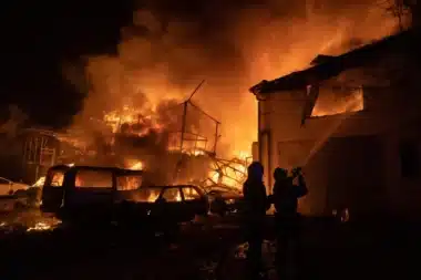 Neuf civils tués en une nuit par des frappes russes sur l'Ukraine : Moscou riposte après qu'un mort est confirmé sur son propre sol