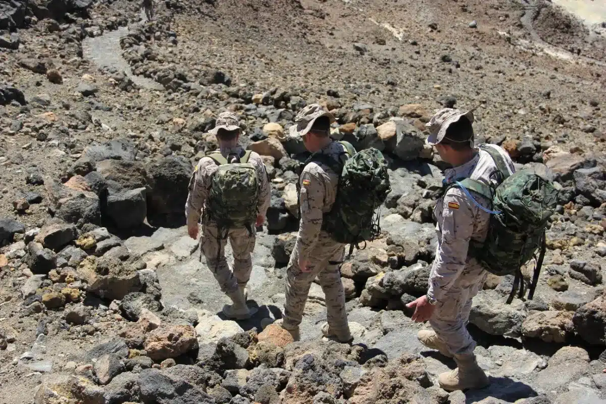 Service militaire : les jeunes de 18 à 24 ans vont-ils vraiment recevoir leur convocation dès septembre ? Ce que dit la loi