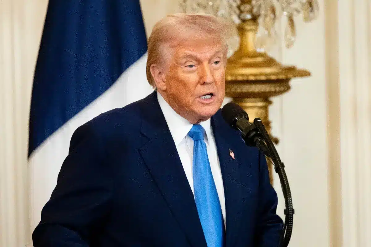 « Soit ça ouvre, soit on frappe très fort » : Trump lance un ultimatum à l'Iran sur le détroit d'Ormuz, les diplomates retiennent leur souffle