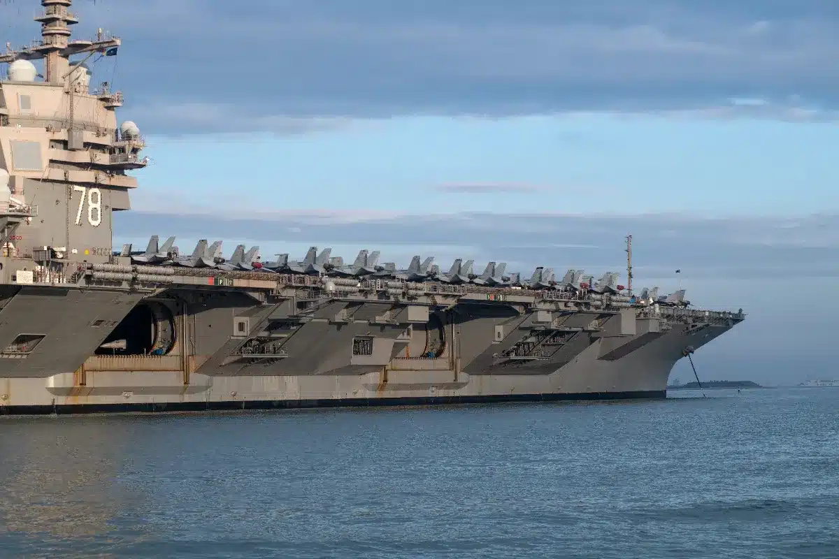 Trump exige le retour des catapultes à vapeur sur les porte-avions : les ingénieurs de la Navy n'en reviennent pas
