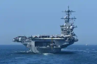 Une démonstration de force exceptionnelle en mer des Philippines : la manœuvre impressionnante de quatre porte-avions alliés