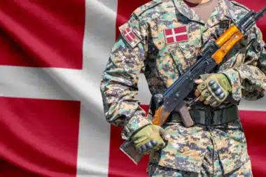 Le Danemark ne compte que 18 000 soldats et veut en former 6 500 par an : il triple la durée du service militaire pour protéger le Groenland
