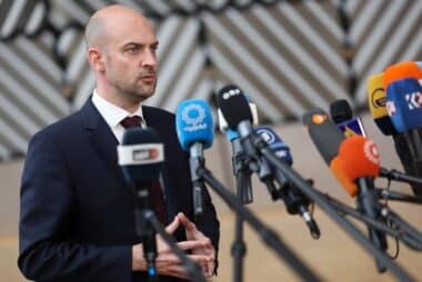 iran-france-va-expulser-deux-diplomates-iraniens