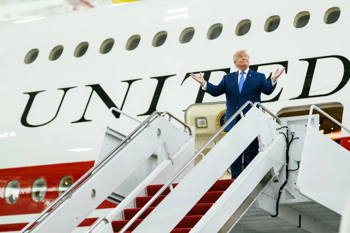CNN exclue d'Air Force One après son bannissement de la Maison Blanche : « on nous punit pour notre travail », réagit la rédaction
