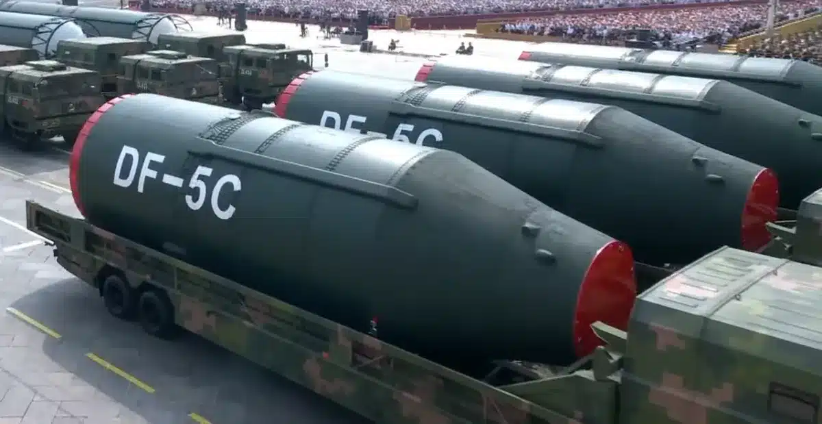Des images satellites révèlent que la Chine édifie des rampes de lancement près de ses silos de missiles nucléaires