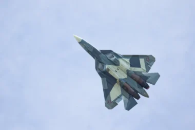 La Russie propose son Su-57 à trois pays et déclenche une course silencieuse : d'autres nations frappent déjà à la porte