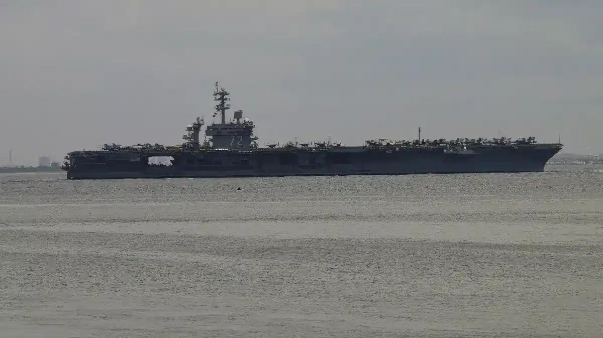 Le porte-avions USS Abraham Lincoln débarque en Thaïlande après plusieurs mois de combats au Moyen-Orient
